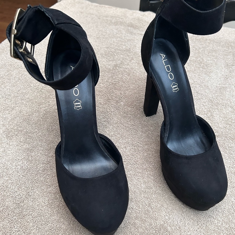 Aldo black platform heels, gold buckle, women’s size 9